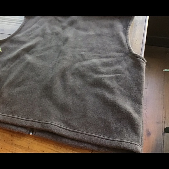 Columbia Men’s large fleece vest. - Picture 2 of 2